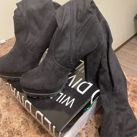 Thigh high boots - Picture 3 of 3